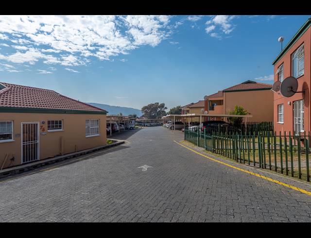 2 BEDROOM SIMPLEX FOR SALE IN LINMEYER